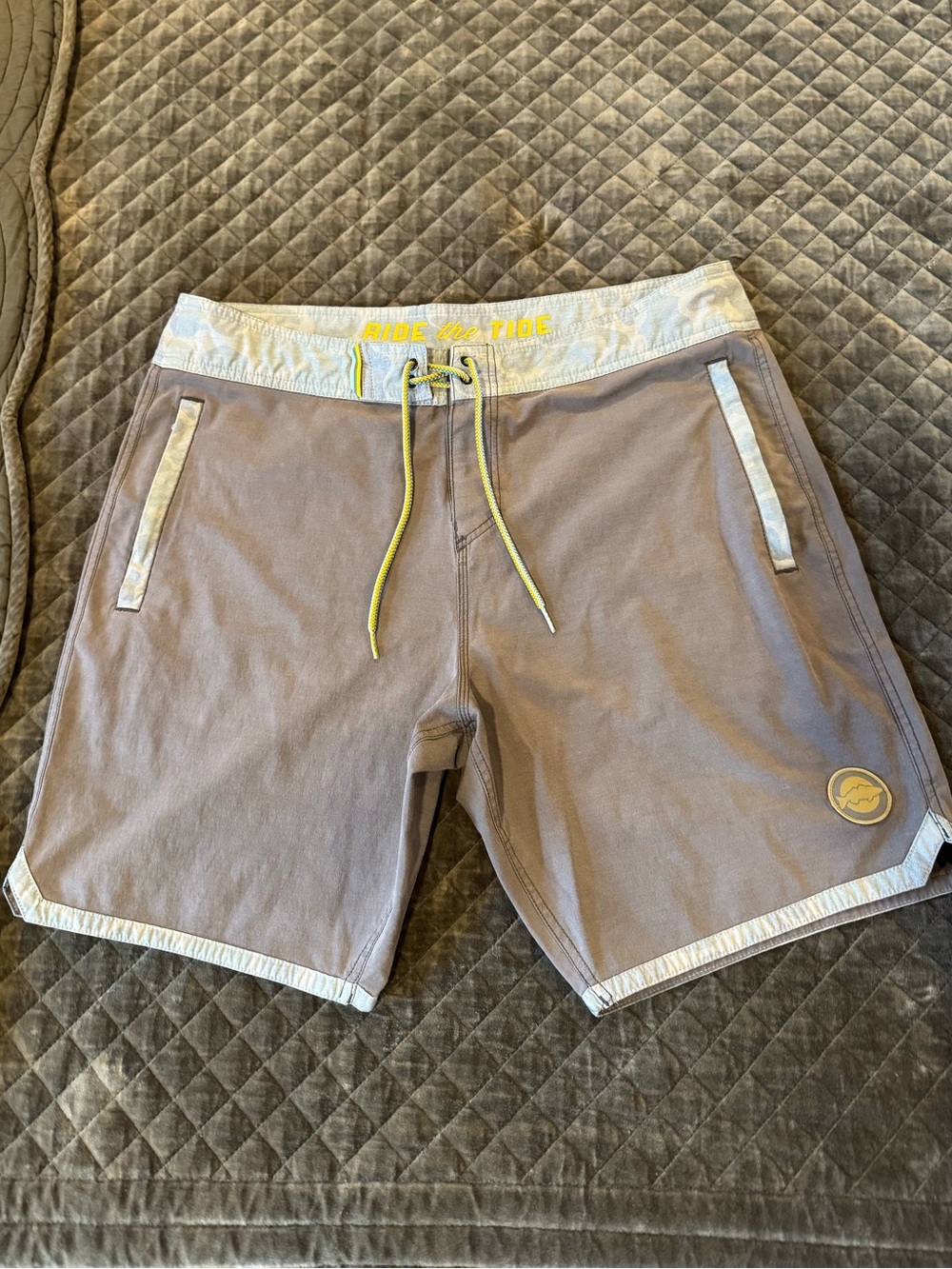 Marsh Wear Men's size 34 Board Shorts